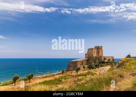 Château Castello Federiciano dans la province de Cosenza, Calabre, Italie Banque D'Images