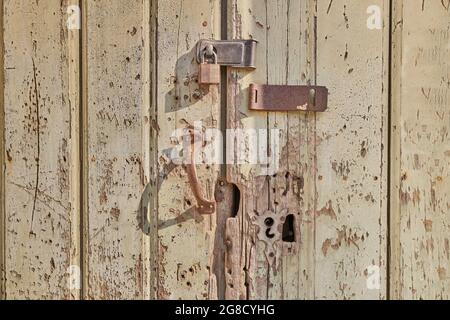 Porte en bois antique avec texture et usure Banque D'Images