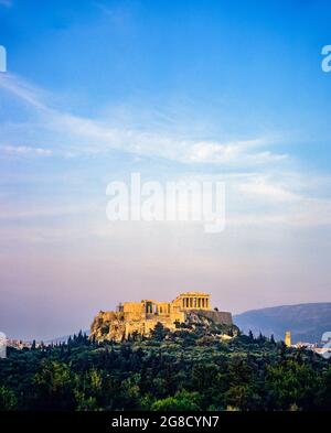 Athènes, temple du Parthénon au sommet de la colline de l'Acropole au coucher du soleil, site archéologique, Grèce, Europe, Banque D'Images