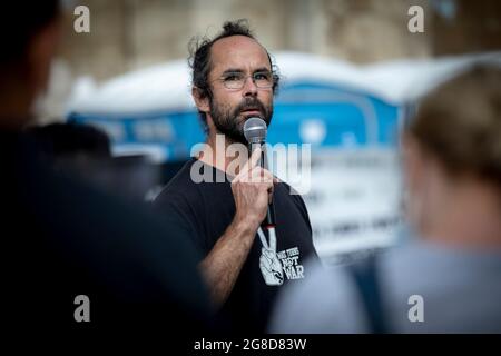 Communauté Emmaus Roya, Cedric Herrou photographié à l'occasion d'une action en faveur d'une grève de la faim par des personnes sans papiers occupant le Saint Jean-Baptiste Banque D'Images