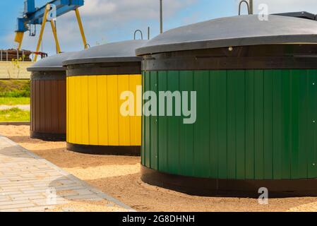 Une poubelle pour le stockage souterrain de déchets. Ordures et déchets ménagers. Écologie Banque D'Images