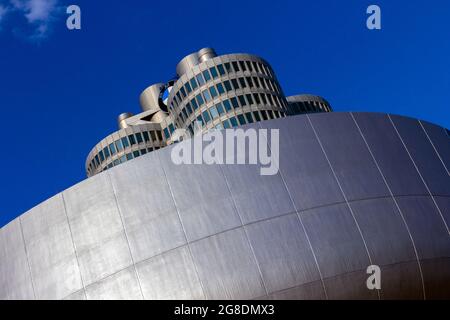 Munich, Allemagne - 08 25 2011: Détail architectural du musée BMW et du siège de Munich, Allemagne. Banque D'Images