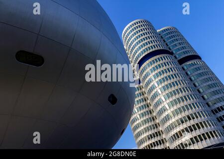 Munich, Allemagne - 08 25 2011: Détail architectural du musée BMW et du siège de Munich, Allemagne. Banque D'Images