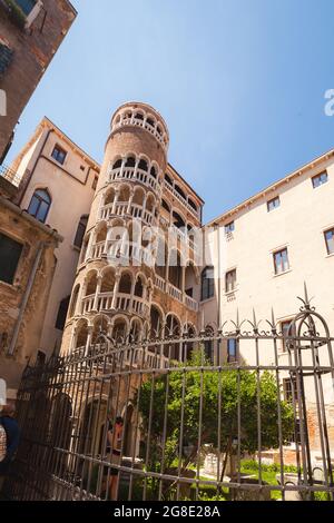 VENISE, ITALIE - 15 JUIN 2016 : Palais Contarini del Bovolo, magnifique escalier en colimaçon de style gothique, Venise, Italie Banque D'Images