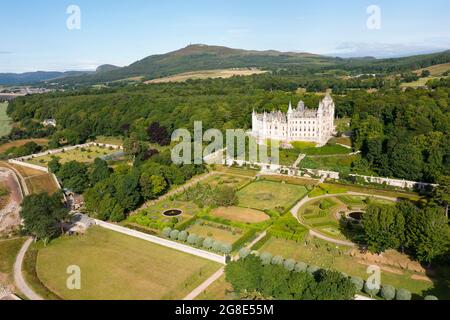 Vue aérienne du drone du château de Dunrobin à Sutherland, Écosse, Royaume-Uni Banque D'Images