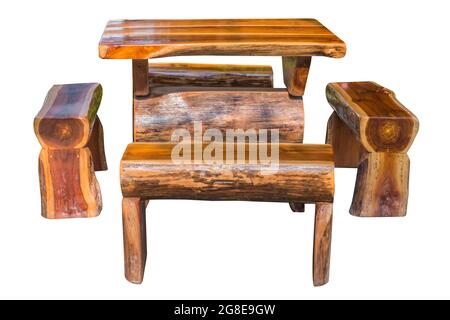 Table de jardin avec des bancs en bois sur blanc, travail avec chemin d'écrêtage. Banque D'Images