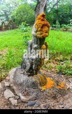 Voodoo scultpres dans le site de l'UNESCO Osun-Osogbo Sacred Grove, État d'Osun, Nigeria Banque D'Images