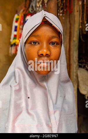 Fille d'école voilée, Kano, état de Kano, Nigeria Banque D'Images