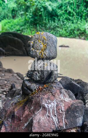 Voodoo scultpres dans le site de l'UNESCO Osun-Osogbo Sacred Grove, État d'Osun, Nigeria Banque D'Images