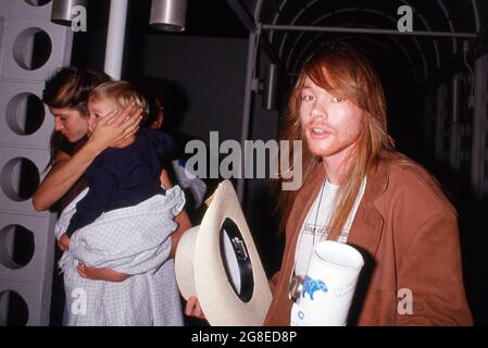 Axel Rose et Stephanie Seymour Circa 1992 crédit: Ralph Dominguez/MediaPunch Banque D'Images