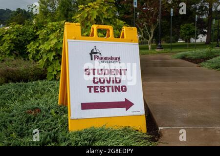 Bloomsburg, États-Unis. 19 juillet 2021. Un panneau dirige les étudiants vers le centre de test Covid-19 sur le campus de l'université Bloomsburg, en Pennsylvanie, le 19 juillet 2021. (Photo de Paul Weaver/Sipa USA) crédit: SIPA USA/Alay Live News Banque D'Images