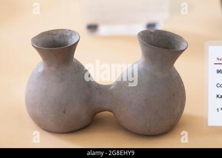 Poterie composée, poterie à double corps, excavée à Gilan, 1er moulin. BC, Musée national d'Iran, Téhéran, Iran, Perse, Asie occidentale, Asie Banque D'Images