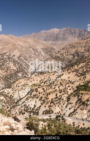 Paysage de la « bataille de la porte perse » présumée, Alexandre le grand et Perse, montagnes Zagros, banlieue de Yasuj, Iran, Perse, Asie occidentale, Asie Banque D'Images