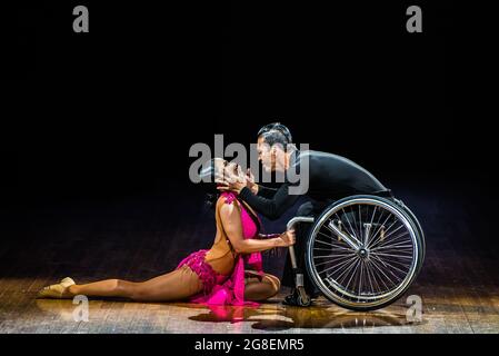 Melbourne, Australie. 29 septembre 2014. Les champions du monde de para-dancesport Julius Obero et Rhea Marquez des Philippines se disputant pendant le championnat national australien. (Photo par Alexander Bogatirev/SOPA Images/Sipa USA) crédit: SIPA USA/Alay Live News Banque D'Images