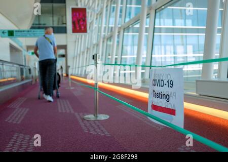 Tokyo, Japon. 19 juillet 2021. Base de données, panneau pour les tests Covid-19 à l'aéroport Haneda, passager en route, les Jeux Olympiques d'été 2020 du 07/19/2021, de 07/23 à 2021. - 08.08.2021 à Tokyo/Japon. CRÉDIT : dpa/Alay Live News Banque D'Images