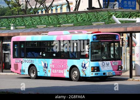 20 JUILLET 2021 : UN bus décoré de la bannière des Jeux Olympiques de Tokyo de 2020 à Fukushima, au Japon. Credit: Yohei Osada/AFLO SPORT/Alay Live News Banque D'Images