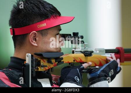 Tokyo, Japon. 20 juillet 2021. Le tireur chinois Yang Haoran participe à une séance d'entraînement au stand de tir d'Asaka à Tokyo, Japon, le 20 juillet 2021. Credit: JU Huanzong/Xinhua/Alamy Live News Banque D'Images