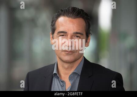 Cologne, Allemagne. 30 juin 2021. Acteur Erol SANDER joue le rôle de Frank Giese, à voir à partir du 08/25/2021 dans la série RTL début de soirée ALLES ÉTAIT ZAEHLT, photo opportunité le 03/19/2021 à Koeln, crédit: dpa/Alay Live News Banque D'Images