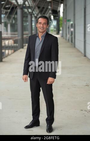 Cologne, Allemagne. 30 juin 2021. Acteur Erol SANDER joue le rôle de Frank Giese, à voir à partir du 08/25/2021 dans la série RTL début de soirée ALLES ÉTAIT ZAEHLT, photo opportunité le 03/19/2021 à Koeln, crédit: dpa/Alay Live News Banque D'Images