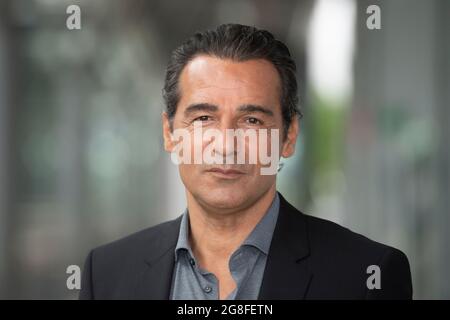 Cologne, Allemagne. 30 juin 2021. Acteur Erol SANDER joue le rôle de Frank Giese, à voir à partir du 08/25/2021 dans la série RTL début de soirée ALLES ÉTAIT ZAEHLT, photo opportunité le 03/19/2021 à Koeln, crédit: dpa/Alay Live News Banque D'Images