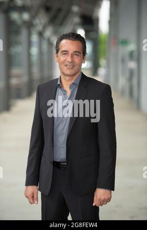 Cologne, Allemagne. 30 juin 2021. Acteur Erol SANDER joue le rôle de Frank Giese, à voir à partir du 08/25/2021 dans la série RTL début de soirée ALLES ÉTAIT ZAEHLT, photo opportunité le 03/19/2021 à Koeln, crédit: dpa/Alay Live News Banque D'Images