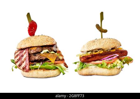 Dubble Beefburger et Fishburger isolés sur blanc Banque D'Images