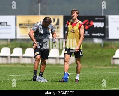 20 juillet 2021, Autriche, Längenfeld: Football: Bundesliga, 1er FC Union Berlin: Camp d'entraînement au Tyrol au centre sportif de Längenfeld. Physiothérapeute Frank Placzek (l) à côté de Kevin Behrens. Photo: Matthias Koch/dpa Banque D'Images