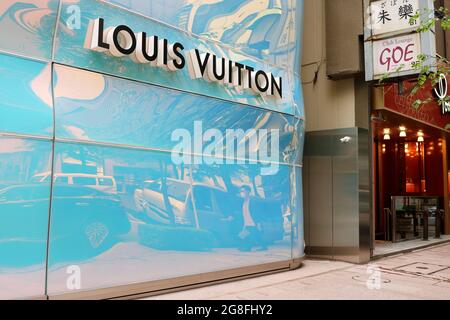 luxury shoes, Louis Vuitton boutique Ginza, Tokyo, Japan Stock Photo - Alamy