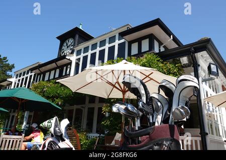 Sunningdale, Berkshire, Royaume-Uni. 20 juillet 2021. Préparatifs pour le début du Championnat Senior Open (golf) soutenu par Rolex ici le célèbre clubhouse de Sunningdale Golf Club crédit: Motofoto/Alay Live News Banque D'Images