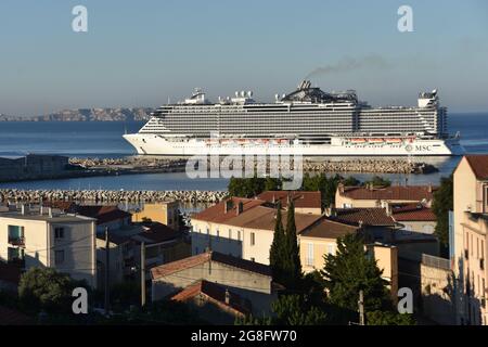 Marseille, France. 18 juillet 2021. Le bateau de croisière MSC Seaside arrive au port de Marseille. Crédit : SOPA Images Limited/Alamy Live News Banque D'Images