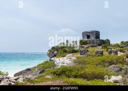 TULUM, MEXIQUE - 08 mai 2017 : le temple God of Winds sur la côte de la mer des Caraïbes. Ruines mayas anciennes à Tulum, Mexique Banque D'Images