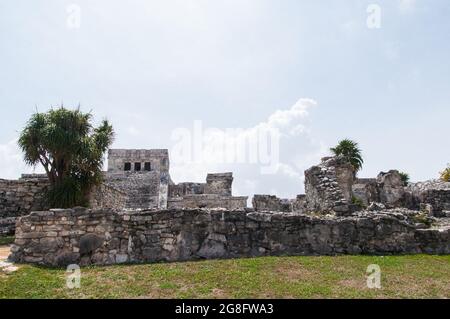 TULUM, MEXIQUE - 08 mai 2017 : la célèbre zone archéologique de Tulum au Mexique Banque D'Images