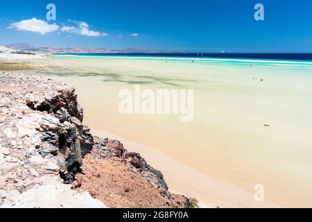 Marée haute au-dessus de la plage de sable blanc Playa de Sotavento de Jandia, Fuerteventura, îles Canaries, Espagne, Atlantique, Europe Banque D'Images