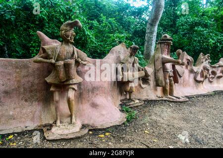 Sculptures Voodoo dans le bosquet sacré d'Osun, site classé au patrimoine mondial de l'UNESCO, État d'Osun, Nigeria, Afrique de l'Ouest, Afrique Banque D'Images