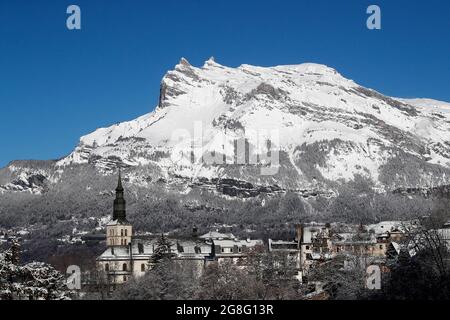 Saint Gervais village du Mont-blanc en hiver, une célèbre station de ski, Saint-Gervais, haute Savoie, Alpes françaises, France, Europe Banque D'Images