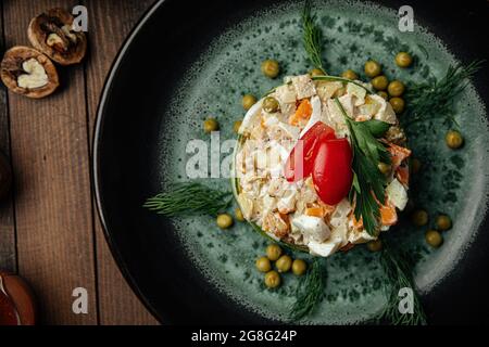 Restaurant garni de salade russe olivier Banque D'Images