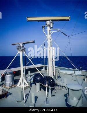 Radar de toit, balise radio, antennes, pont supérieur, bateau de croisière,golfe de Saros, Mer Egéé, Grèce, Europe, Banque D'Images