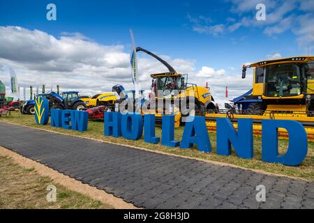 Russie, région de Leningrad - juin 2019 : marque de moissonneuse-batteuse puissante New Holland à l'exposition Banque D'Images