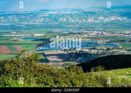 Paysage d'hiver du sommet du mont Gilboa à la vallée de Jezreel Banque D'Images