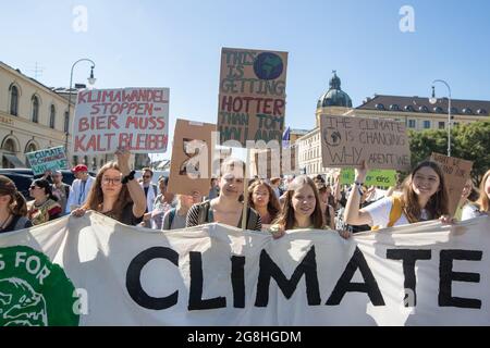 AM 13. Septembre 2019 haben einige Hundert junge Menschen für eine bessere Klimapolitik demostriert. Sie riefen auch zum globalen Klimastreik in einer Woche auf. (Photo par Alexander Pohl/Sipa USA) crédit: SIPA USA/Alay Live News Banque D'Images