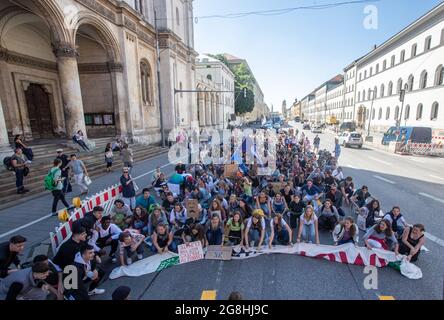 AM 13. Septembre 2019 haben einige Hundert junge Menschen für eine bessere Klimapolitik demostriert. Sie riefen auch zum globalen Klimastreik in einer Woche auf. (Photo par Alexander Pohl/Sipa USA) crédit: SIPA USA/Alay Live News Banque D'Images