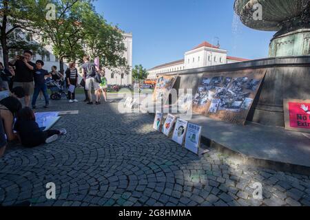 Munich, Allemagne. 18 juin 2019. Le 18.6.2019, quelques dizaines d'étudiants de Hong Kong à Munich se sont ralliés en solidarité avec le mouvement pas d'extradition vers la Chine. (Photo par Alexander Pohl/Sipa USA) crédit: SIPA USA/Alay Live News Banque D'Images