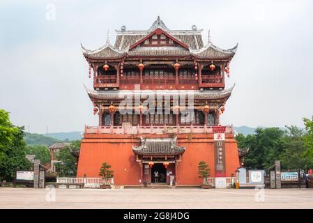 Luodai, Chengdu, province du Sichuan, Chine - 27 juin 2021 : ancienne ville centre touristique bâtiment de pagode Banque D'Images