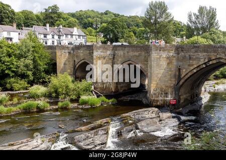 Pont de Llangollen, au milieu du pays de Galles, enjambant la rivière Dee Banque D'Images