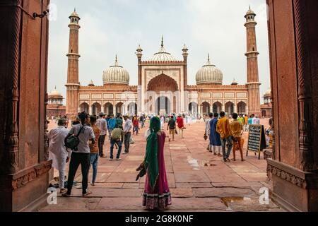 New Delhi, Inde. 21 juillet 2021. Plusieurs personnes ont vu visiter Jama Masjid pendant le festival Eid al-Adha, la fête du sacrifice dans le Vieux Delhi. Crédit : SOPA Images Limited/Alamy Live News Banque D'Images