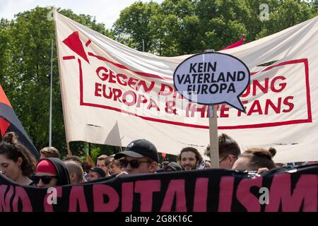 Transparent le plus fin Gegen die Festung Europa uns ihre fans. AM 19.5.2019 gingen in München um die 20.000 Menschen für ein solidarisches Europa gegen Nationalismus auf die Straße. DAS Bündnis wird von über 100 Organizationen mitgetragen. (Photo par Alexander Pohl/Sipa USA) crédit: SIPA USA/Alay Live News Banque D'Images