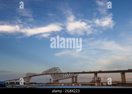 Tokio, Japon. 21 juillet 2021. Aviron : Jeux olympiques, entraînement, sur la voie navigable Sea Forest. Vue sur le pont de la porte de Tokyo. Credit: Jan Woitas/dpa-Zentralbild/dpa/Alay Live News Banque D'Images