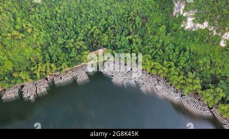 Trang an Landscape Complex est situé dans la ville de Ninh Binh, à environ 90 km au sud-est de Ha Noi Banque D'Images