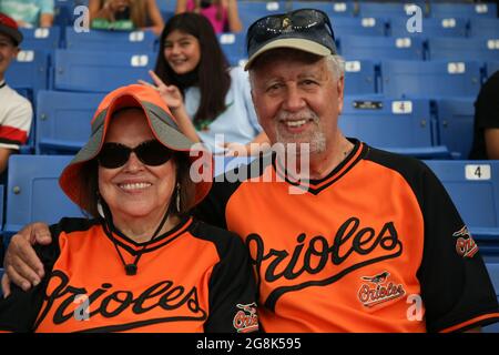 Saint-Pétersbourg, Floride. USA; UNE vue générale des fans de Baltimore Orioles dans les stands lors d'un match de base-ball de ligue majeure contre les Tampa Bay Rays, Tuesd Banque D'Images