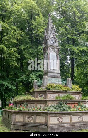 Burdett-Coutts Memorial Sundial, St Pancras Gardens, King's Cross, Londres, Royaume-Uni Banque D'Images